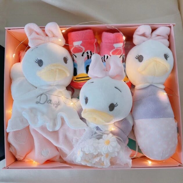 1 gift set客製迪士尼新生兒禮盒 安撫巾禮盒：圖片 3